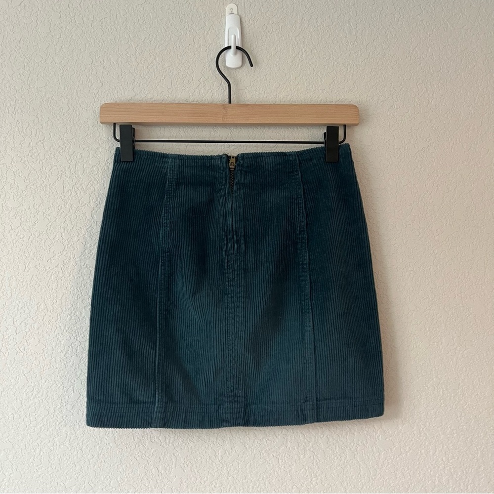 PacSun Green Corduroy Mini Skirt - Picture 2 of 3